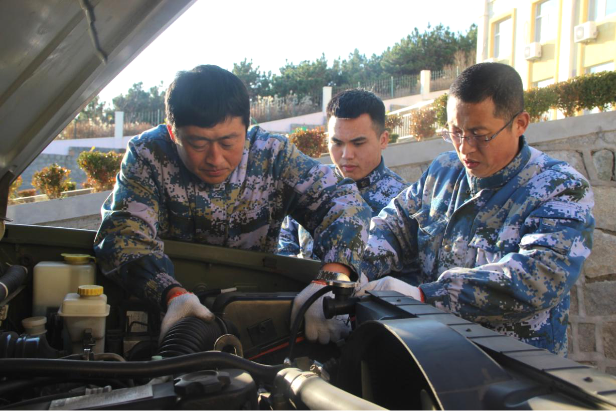 青岛港湾职业技术学院为92866部队举办"特种设备维修班"